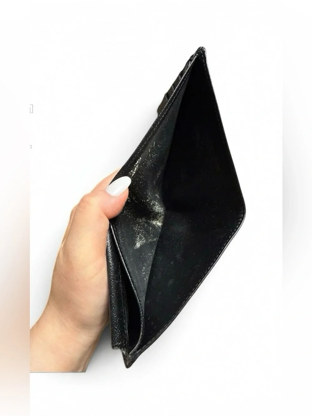 ✨$775 Men’s Louis Vuitton Black Taiga Leather Bifold Wallet
